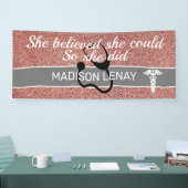 Ze geloofde dat ze kon verplegen student Pink Glit Spandoek (Beurs)