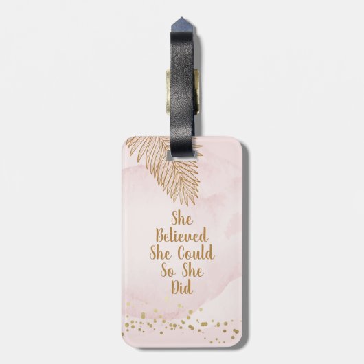 Ze geloofde dat ze kon, zwarte vrouw, roze en goud bagagelabel (Achterkant verticaal)