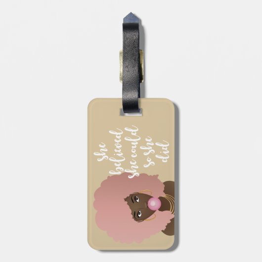 Ze geloofde dat ze kon, zwarte vrouw, tandvlees, b bagagelabel (Achterkant verticaal)