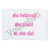 Ze geloofde dat ze Monogram Volleyball kon Kussensloop (Voorkant)