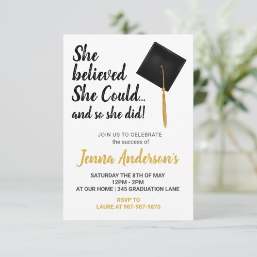 Ze geloofde dat ze uitnodigingen kon Afstuderen (Staand voorkant)