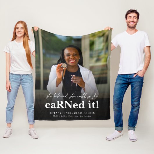 Ze geloofde Nurse Photo Afstuderen Fleece Deken (In situ)