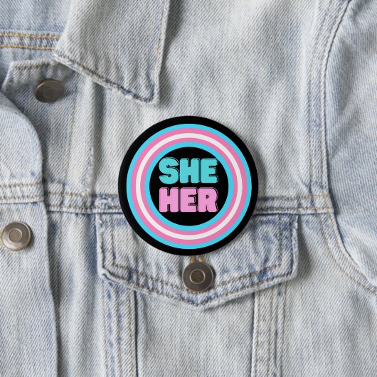 ZE HAAR Pronoun Trans Pride Button (In situ)