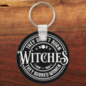 Ze hebben geen heksen verbrand sleutelhanger (Achterkant)