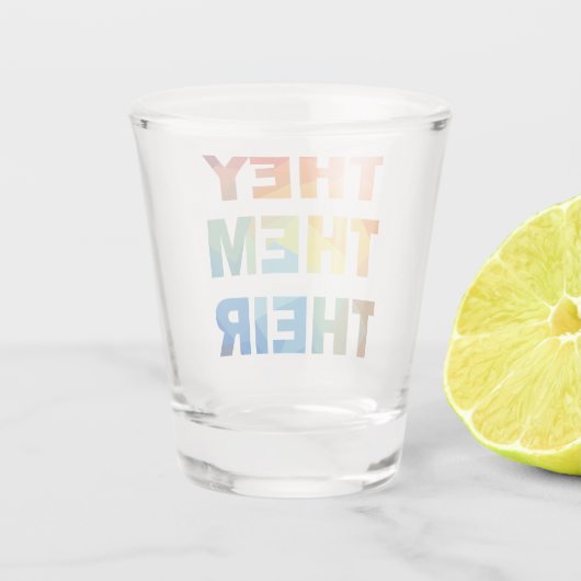 Ze hebben hun geslachtspronouns shot glas (Achterkant)
