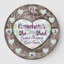 Ze heeft Diamonds Bruine Klok gemaakt. Grote klok