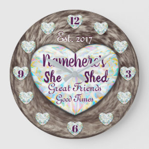 Ze heeft Diamonds Bruine Klok gemaakt. Grote klok