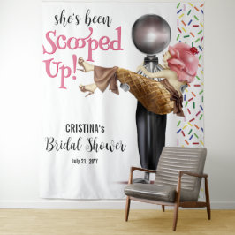 Ze heeft een ijsachtergrond wandkleed