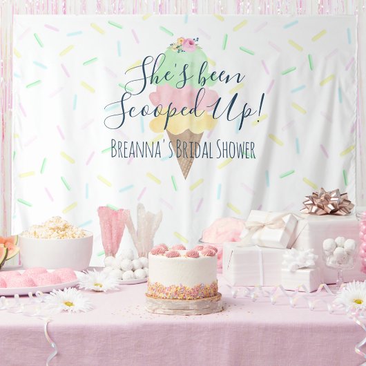 Ze heeft een ijsje op de achtergrond wandkleed