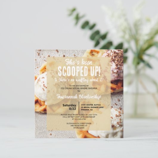 Ze heeft een ijsje op haar hart wafel kaart (Staand voorkant)