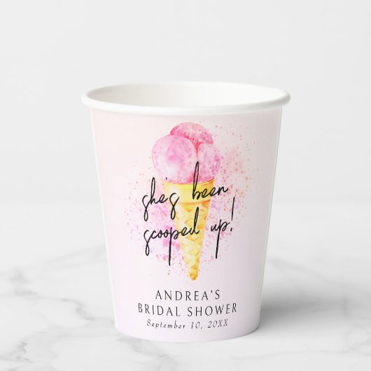 Ze heeft een roze ijsje Vrijgezellenfeest Papieren Bekers (Achterkant)
