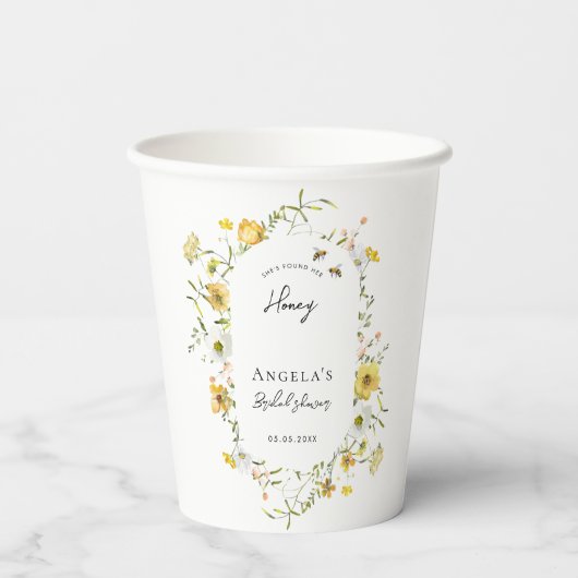 Ze heeft haar honing gele bloemige bruidsdouche ge papieren bekers (Achterkant)