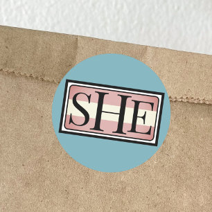 Ze heeft haar voornaamwoord transwoman geslacht ronde sticker