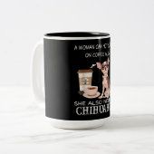 Ze heeft ook een Chihuahua koffie nodig Tweekleurige Koffiemok (Voorkant links)