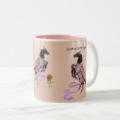 Ze heeft zoveel plezier! tweekleurige koffiemok (Voorkant rechts)