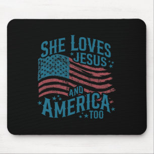 Ze houdt ook van Jezus en Amerika Usa Vlag 4 juli Muismat
