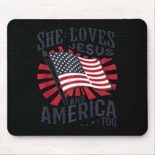 Ze houdt van Jezus en Amerika te Usa Vlag 4 juli Muismat
