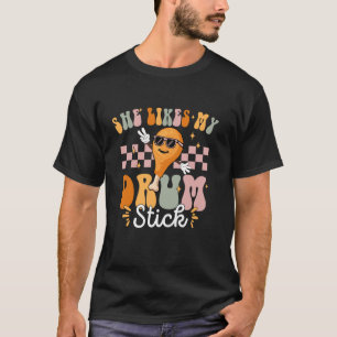 Ze houdt van mijn drumstok, hij houdt van mijn kal t-shirt