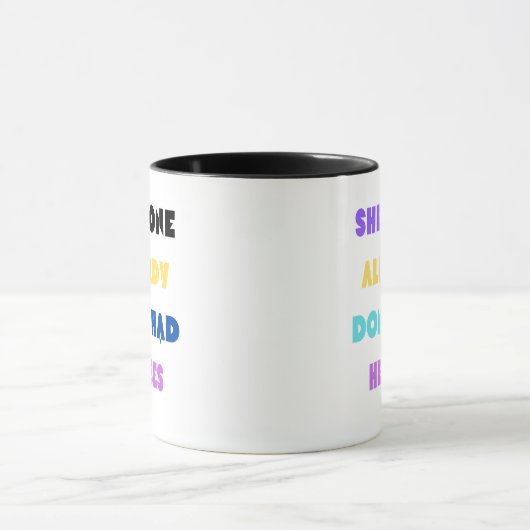 Ze is al klaar met haar haar. mok (Midden)