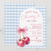 Ze is Cherry op Top Blue Gingham Pink Birthday Bow Kaart (Voorkant / Achterkant)