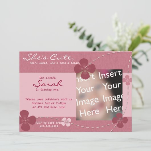 Ze is Cute Flower Invitation Kaart (Staand voorkant)