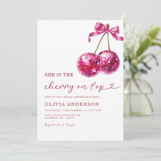 Ze is de kers op de top bruids douche uitnodiging (Staand voorkant)