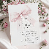 Ze is de Knoop Bruidsdouche uitnodiging aan het bi