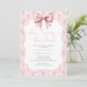 Ze is de knoop roze strik Vrijgezellenfeest Kaart (Staand voorkant)