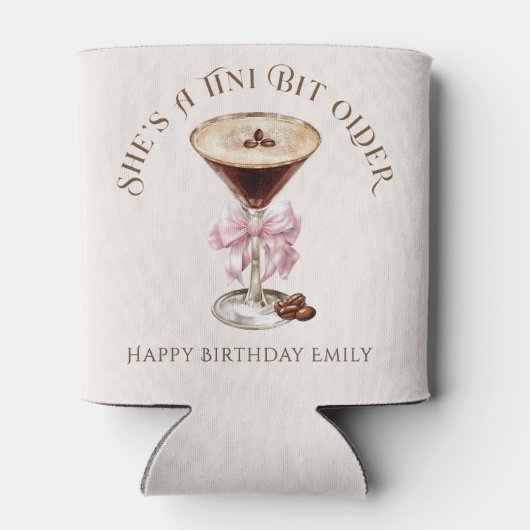 Ze is een beetje ouder Espresso Martini verjaardag Blikjeskoeler (Achterkant)