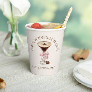 Ze is een beetje ouder Espresso Martini verjaardag Papieren Bekers