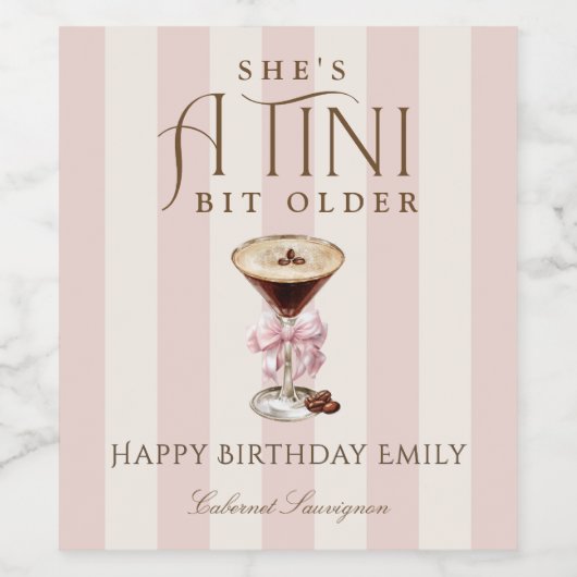 Ze is een beetje ouder Espresso Martini verjaardag Wijn Etiket (Enkel label)