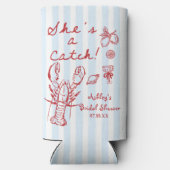 Ze is een Catch Coastal Lobster Vrijgezellenfeest Seltzer Blikjeskoeler (Achterkant)