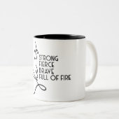 Ze is een fervente moed tweekleurige koffiemok (Voorkant rechts)