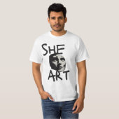 Ze is een gedurfd typografie T-shirt (Voorkant volledig)