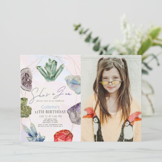 Ze is een Gem Crystals Edelsteen Meisje Verjaardag Kaart (Staand voorkant)
