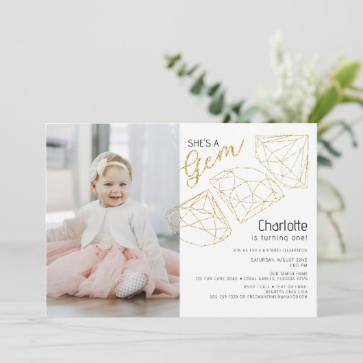 Ze is een Gem Glam Photo Verjaardagsfeest Uitgenod Kaart (Staand voorkant)