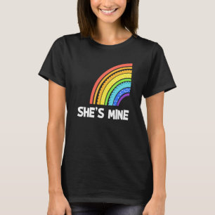 Ze is een mijne Lgbt Lesbian Matching Couples Rain T-shirt
