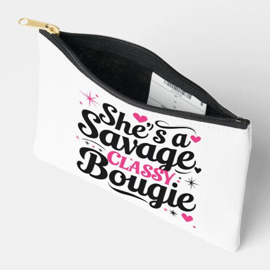 Ze is een Savage, Classy, Bougie – Sassy Quote Etui (Open)