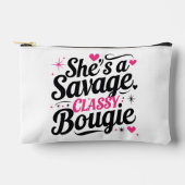 Ze is een Savage, Classy, Bougie – Sassy Quote Etui (Voorkant)