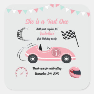 Ze is een snelle en feestelijke roze raceauto vierkante sticker