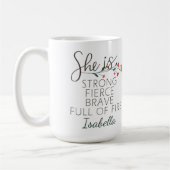 Ze is een sterke en moedige aangepaste naam koffiemok (Links)
