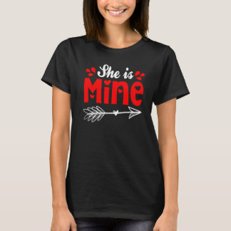 Ze is een Valentijnsdag met een paar stuks voor ha T-shirt