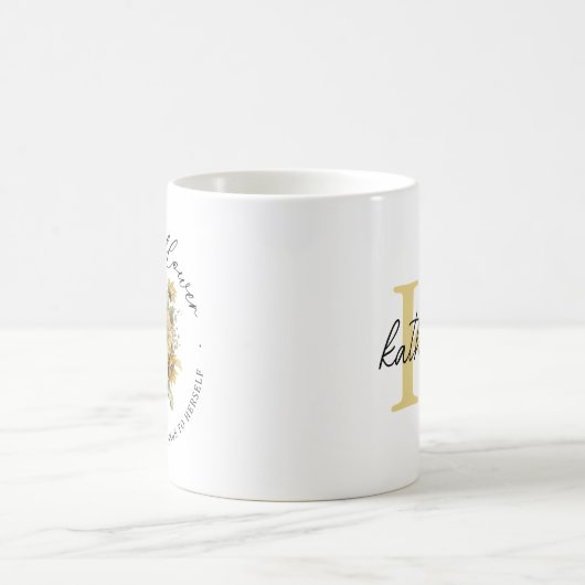 Ze is een Zonnebloem Sterk en Bold Custom Monogram Koffiemok (Center)