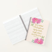 Ze is gekleed met een sterk bijbel notitieboek (Binnen)