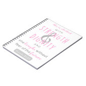 ze is gekleed met kracht en waardigheid spreekwoor notitieboek (Linkerzijde)