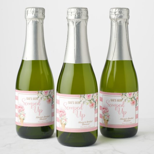 Ze is gescoord (Stripe) Aangepaste MINI  Sparkling Wijnetiket (Flessen)