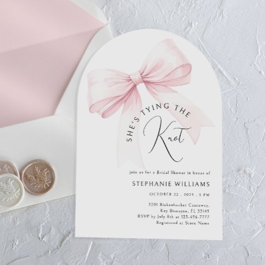 Ze is het binden van de knoop boog bruids douche u kaart