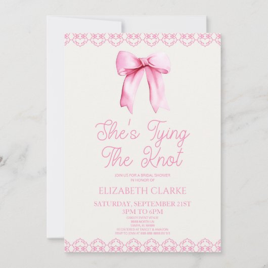 Ze is het binden van de knoop boog bruids douche u kaart (Voorkant)