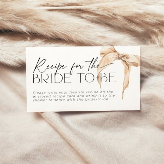 Ze is het binden van de Knot Beige Bridal Bow Rece Kaart
