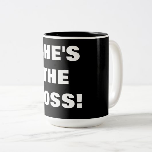 ZE IS HET BOSS TWEEKLEURIGE KOFFIEMOK (Voorkant rechts)